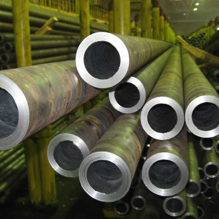 Труба бесшовная горячедеформированная 133х32 мм